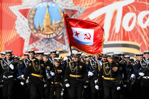 Rehearsal for the 81st Victory Day Parade in St. Petersburg, Russia - 05 May 2026 Naval personnel in dress uniforms march on Palace Square carrying the Ensign of the Russian Navy during a rehearsal for the military parade dedicated to the 81st anniversary of Victory in World War II. The rehearsal of parade units on foot took place on Palace Square in St. Petersburg in preparation for the 81st anniversary of Victory in the Great Patriotic War. Units of the Leningrad Military District, cadets from military academies, and representatives of law enforcement agencies participated in the training. The specialists practiced their marching skills and drill techniques accompanied by a combined military orchestra. On May 9, 1945 (Moscow time), the Ac Copyright: xArtemxPriakhinx xSOPAxImagesx APR_8621