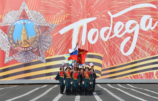 RUSSIA, ST PETERSBURG - MAY 5, 2026: Servicemen march in formation during a Victory Day parade rehearsal in Palace Square. On May 9, Russia celebrates 81 years since the victory of the Soviet Union over Nazi Germany in the Great Patriotic War, Eastern Front of World War II St Petersburg Russia  - ZUMAt113 20260505_zaa_t113_399 Copyright: xValentinxYegorshinx