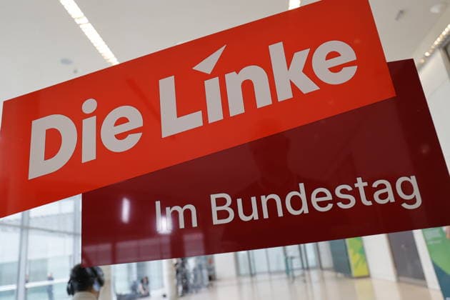 Logo parliamentary group Die Linke im Bundestag, Germany, Berlin, Reichstag, parliamentary group Die Linke im Bundestag, press conference