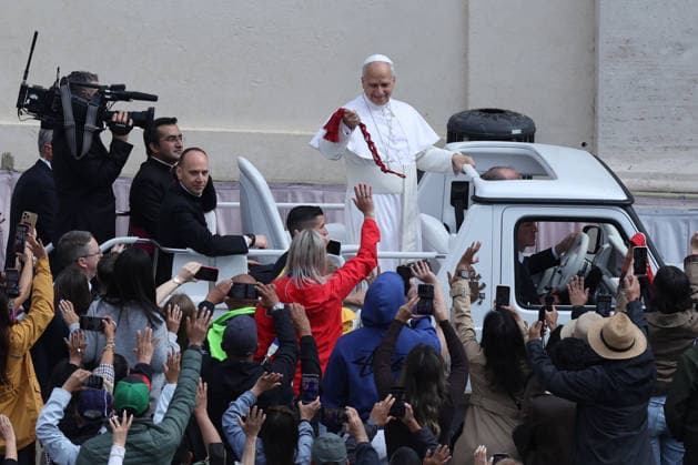 Vatican City - Italy, May 6, 2026: The arrival of the pontiff in the popemobile as he greets the faithful and blesses the children gathered in the square. Pope Leo XIV presides over the Wednesday General Audience in St. Peter s Square, the day after US President Donald Trump s comments against him, accusing him of endangering Catholics around the world. This morning, thousands of faithful and pilgrims from around the world gathered in St. Peter s Square to participate in the Wednesday General Audience with Pope Leo XIV. A moment of prayer, listening, and communion that filled the square with hope, reflection, and joy.  Copyright: xmarcoxiacobuccix xipa-agency.netx xmarcoxiacobuccix IPA_Agency_IPA74465779