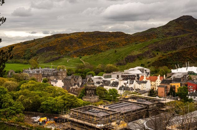 Images before the Scottish elections in Edinburgh, UK - 05 May 2026 The Palace of Holyroodhouse and the Scottish Parliament building are seen from high on Calton Hill. A collection of illustrative photographs made before the Scottish Parliamentary elections. On the 7th May 2026, voters in Scotland will choose their next government in an election that is being seen as the firing of a starting pistol for a renewed push for Scottish Independence. Current polls show the Independence-supporting parties, the SNP and the Greens will form a majority bloc. In the event of their victory, the SNP state that on day one, they will table a motion to schedule a future independence referendum. Edinburgh United Kingdom Copyright: xNeilxMiltonx xSOPAxImagesx L1000045