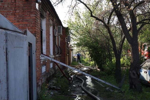 Fire hoses and a ladder are at a private house that was hit by a Russian strike drone, Kharkiv, Ukraine, May 6, 2026. On Wednesday morning, Russian troops attacked Kharkiv with Shahed-type drones. Strikes on residential areas in the Novobavarskyi and Shevchenkivskyi districts injured two people. (Photo by Viacheslav Madiievskyi Ukrinform) Russian drone destroys house in Kharkiv  Copyright: xViacheslavxMadiievskyix