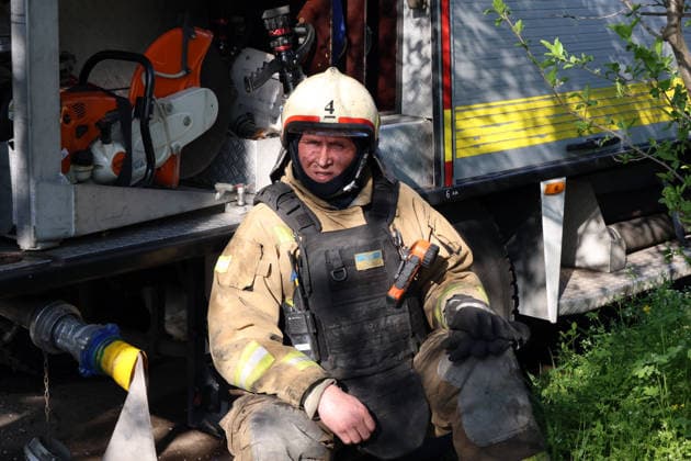 A tired firefighter with a soot-covered face rests while extinguishing a fire in a private house that was hit by a Russian strike drone, Kharkiv, Ukraine, May 6, 2026. On Wednesday morning, Russian troops attacked Kharkiv with Shahed-type drones. Strikes on residential areas in the Novobavarskyi and Shevchenkivskyi districts injured two people. (Photo by Viacheslav Madiievskyi Ukrinform) Russian drone destroys house in Kharkiv  Copyright: xViacheslavxMadiievskyix