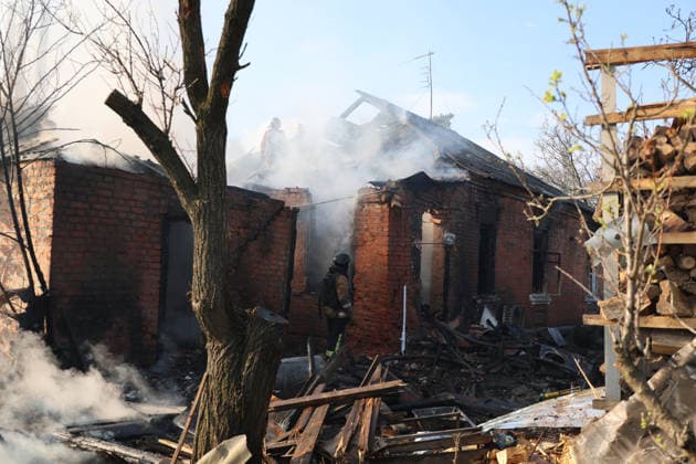 Firefighters extinguish a fire in a private house that was hit by a Russian strike drone, Kharkiv, Ukraine, May 6, 2026. On Wednesday morning, Russian troops attacked Kharkiv with Shahed-type drones. Strikes on residential areas in the Novobavarskyi and Shevchenkivskyi districts injured two people. (Photo by Viacheslav Madiievskyi Ukrinform) Russian drone destroys house in Kharkiv  Copyright: xViacheslavxMadiievskyix