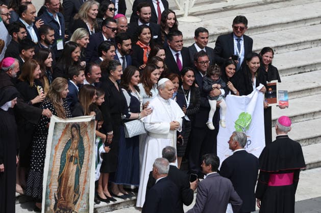 Vatican City - Italy, May 6, 2026: At the end of the ceremony, Pope Leo XIV greeted the faithful. He presided over the Wednesday General Audience in St. Peter s Square, the day after US President Donald Trump s comments against him, accusing him of endangering Catholics around the world. This morning, thousands of faithful and pilgrims from around the world gathered in St. Peter s Square to participate in the Wednesday General Audience with Pope Leo XIV. A moment of prayer, listening, and communion filled the square with hope, reflection, and joy.  Copyright: xmarcoxiacobuccix xipa-agency.netx xmarcoxiacobuccix IPA_Agency_IPA74466203