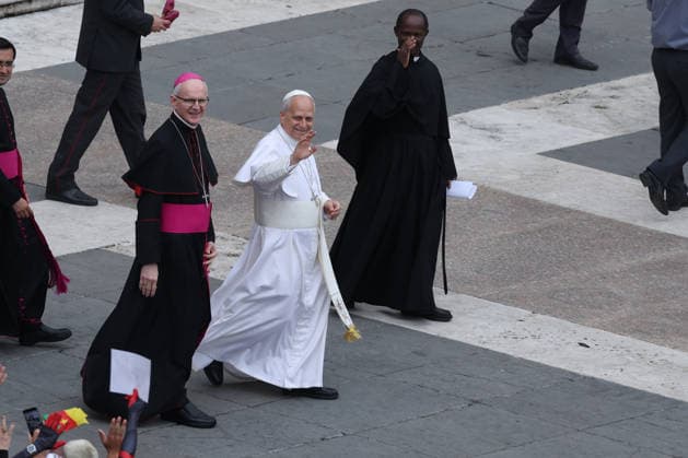 Vatican City - Italy, May 6, 2026: Pope Leo XIV presides over the Wednesday General Audience in St. Peter s Square, the day after US President Donald Trump s comments against him, accusing him of endangering Catholics around the world. This morning, thousands of faithful and pilgrims from around the world gathered in St. Peter s Square to participate in the Wednesday General Audience with Pope Leo XIV. A moment of prayer, listening, and communion that filled the square with hope, reflection, and joy.  Copyright: xmarcoxiacobuccix xipa-agency.netx xmarcoxiacobuccix IPA_Agency_IPA74466681