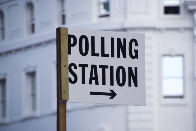 May 6, 2026, London, England, United Kingdom: A Polling Station sign has been installed in Central London ahead of the local council elections, taking place on 7th May. London United Kingdom  - ZUMAv130 20260506_zip_v130_004 Copyright: xVukxValcicx