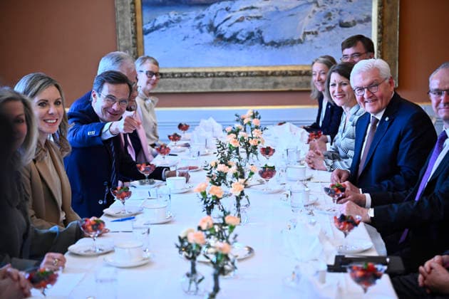 STOCKHOLM, SWEDEN 20260506 Prime Minister Ulf Kristersson M receives German Federal President Frank Walter Steinmeier for a bilateral meeting in Stockholm During the coffee hour, the Prime Minister notes that all photographers have Japanese cameras except one who has a Leica STOCKHOLM SWEDEN x10080x  Copyright: xFredrikxSandberg TTx STATSMINISTERN OCH TYSKLANDS PRESIDENT Qih1xGiERk4