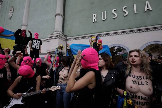 May 6, 2026, Venice, Rome, Italy: Pussy Riot storms the Venice Biennale with a protest staged in front of the Moscow Pavilion, Venice, 06 05 2026 Venice Italy  - ZUMAa289 20260506_zia_a289_002 Copyright: xMircoxToniolox xAgfx