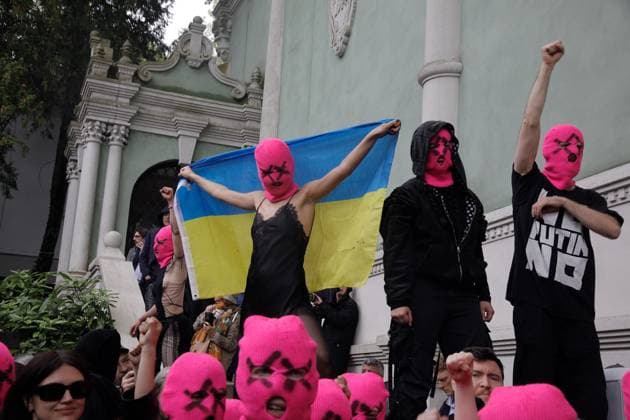 May 6, 2026, Venice, Rome, Italy: Pussy Riot storms the Venice Biennale with a protest staged in front of the Moscow Pavilion, Venice, 06 05 2026 Venice Italy  - ZUMAa289 20260506_zia_a289_003 Copyright: xMircoxToniolox xAgfx