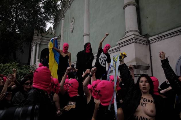 May 6, 2026, Venice, Rome, Italy: Pussy Riot storms the Venice Biennale with a protest staged in front of the Moscow Pavilion, Venice, 06 05 2026 Venice Italy  - ZUMAa289 20260506_zia_a289_004 Copyright: xMircoxToniolox xAgfx