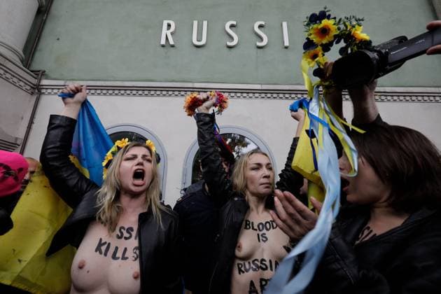 May 6, 2026, Venice, Rome, Italy: Pussy Riot storms the Venice Biennale with a protest staged in front of the Moscow Pavilion, Venice, 06 05 2026 Venice Italy  - ZUMAa289 20260506_zia_a289_007 Copyright: xMircoxToniolox xAgfx
