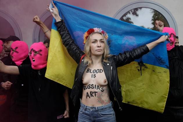 May 6, 2026, Venice, Rome, Italy: Pussy Riot storms the Venice Biennale with a protest staged in front of the Moscow Pavilion, Venice, 06 05 2026 Venice Italy  - ZUMAa289 20260506_zia_a289_014 Copyright: xMircoxToniolox xAgfx