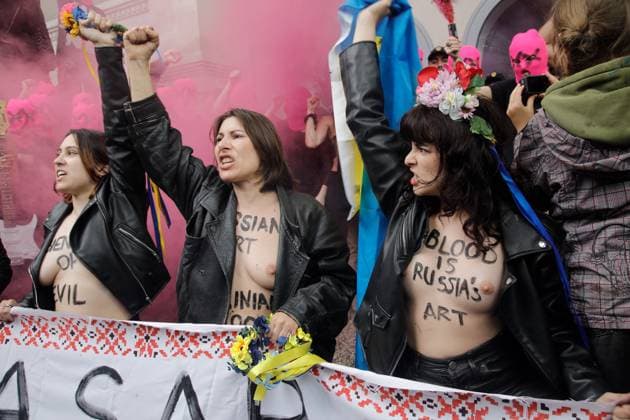 May 6, 2026, Venice, Rome, Italy: Pussy Riot storms the Venice Biennale with a protest staged in front of the Moscow Pavilion, Venice, 06 05 2026 Venice Italy  - ZUMAa289 20260506_zia_a289_016 Copyright: xMircoxToniolox xAgfx