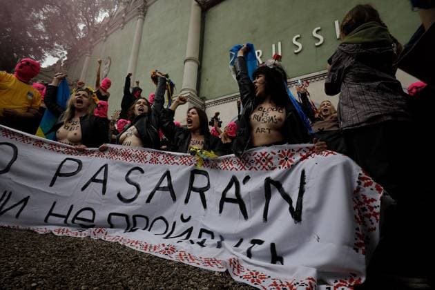 May 6, 2026, Venice, Rome, Italy: Pussy Riot storms the Venice Biennale with a protest staged in front of the Moscow Pavilion, Venice, 06 05 2026 Venice Italy  - ZUMAa289 20260506_zia_a289_017 Copyright: xMircoxToniolox xAgfx