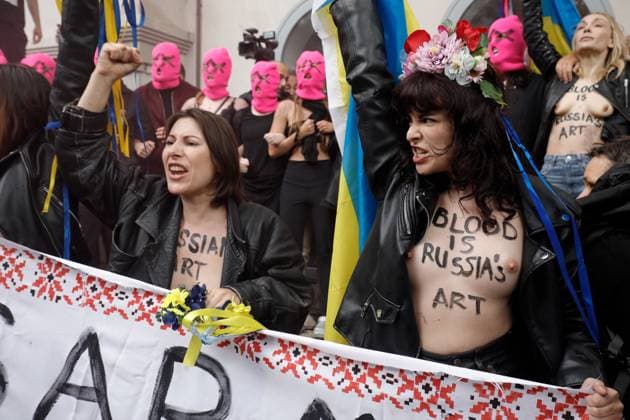 May 6, 2026, Venice, Rome, Italy: Pussy Riot storms the Venice Biennale with a protest staged in front of the Moscow Pavilion, Venice, 06 05 2026 Venice Italy  - ZUMAa289 20260506_zia_a289_020 Copyright: xMircoxToniolox xAgfx