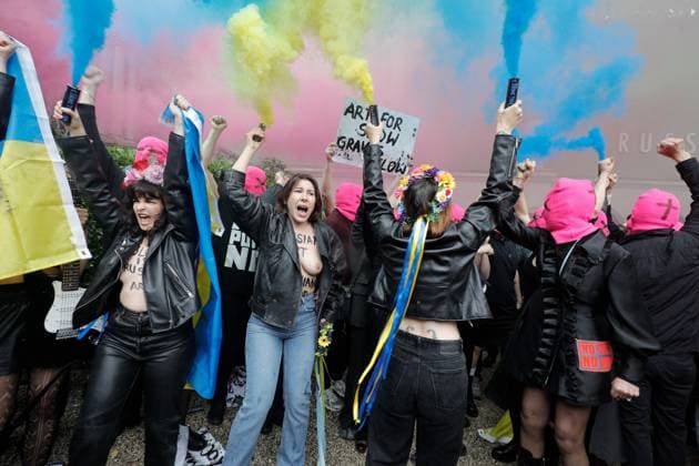 May 6, 2026, Venice, Rome, Italy: Pussy Riot storms the Venice Biennale with a protest staged in front of the Moscow Pavilion, Venice, 06 05 2026 Venice Italy  - ZUMAa289 20260506_zia_a289_036 Copyright: xMircoxToniolox xAgfx