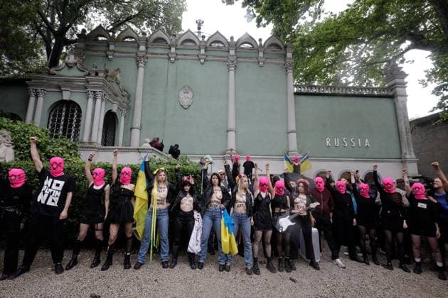 May 6, 2026, Venice, Rome, Italy: Pussy Riot storms the Venice Biennale with a protest staged in front of the Moscow Pavilion, Venice, 06 05 2026 Venice Italy  - ZUMAa289 20260506_zia_a289_042 Copyright: xMircoxToniolox xAgfx