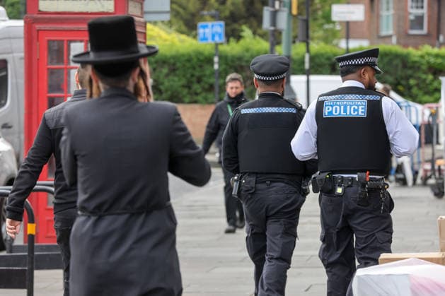 May 6, 2026, London, London, UK: London, UK. Police officers patrol in Stamford Hill, north London, as the Metropolitan Police announce a new Community Protection Team of 100 additional officers, combining neighbourhood policing, specialist protection and counterterrorism capabilities to provide a more visible, intelligence-led presence focused on safeguarding Jewish communities following recent antisemitic hate crime. London UK - ZUMAl94_ 20260506_zaf_l94_001 Copyright: xDinendraxHariax
