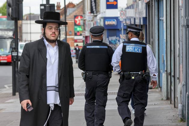 May 6, 2026, London, London, UK: London, UK. Police officers patrol in Stamford Hill, north London, as the Metropolitan Police announce a new Community Protection Team of 100 additional officers, combining neighbourhood policing, specialist protection and counterterrorism capabilities to provide a more visible, intelligence-led presence focused on safeguarding Jewish communities following recent antisemitic hate crime. London UK - ZUMAl94_ 20260506_zaf_l94_002 Copyright: xDinendraxHariax