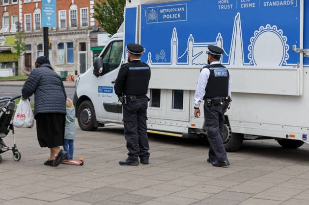 May 6, 2026, London, London, UK: London, UK. A Metropolitan Police support van in Stamford Hill, north London, as the force announces a 100-officer Community Protection Team to help safeguard Jewish communities following recent antisemitic hate crime. London UK  - ZUMAl94_ 20260506_zaf_l94_006 Copyright: xDinendraxHariax