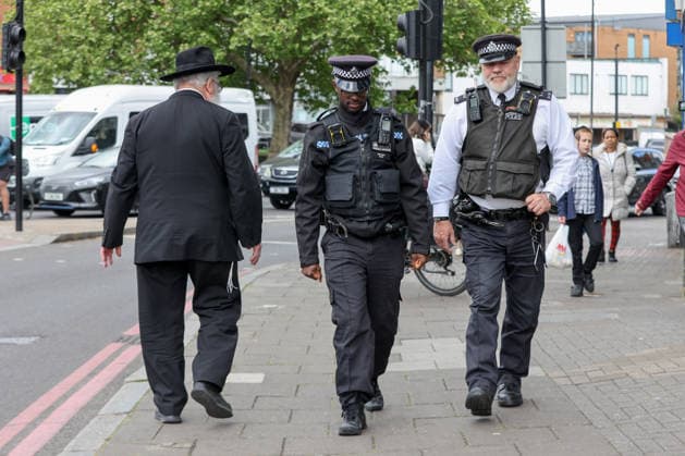 May 6, 2026, London, London, UK: London, UK. Police officers patrol in Stamford Hill, north London, as the Metropolitan Police announce a new Community Protection Team of 100 additional officers, combining neighbourhood policing, specialist protection and counterterrorism capabilities to provide a more visible, intelligence-led presence focused on safeguarding Jewish communities following recent antisemitic hate crime. London UK - ZUMAl94_ 20260506_zaf_l94_007 Copyright: xDinendraxHariax