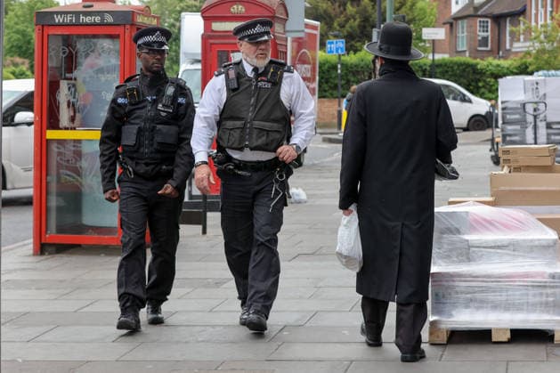 May 6, 2026, London, London, UK: London, UK. Police officers patrol in Stamford Hill, north London, as the Metropolitan Police announce a new Community Protection Team of 100 additional officers, combining neighbourhood policing, specialist protection and counterterrorism capabilities to provide a more visible, intelligence-led presence focused on safeguarding Jewish communities following recent antisemitic hate crime. London UK - ZUMAl94_ 20260506_zaf_l94_010 Copyright: xDinendraxHariax