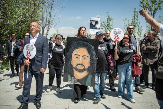 May 6, 2026, Istanbul, Istanbul, Turkey: Friends, family members, environmental activists and press workers gather outside the courthouse for the first hearing of Hakan Tosun, an environmental activist and journalist who was brutally killed in a street attack on October 10. Demonstrators demand justice, transparency in the investigation process, and accountability for all those responsible, including alleged perpetrators and those accused of covering up the crime. Protesters emphasize systemic impunity, failures in the investigation, and the broader struggle for environmental justice across Turkey. Istanbul Turkey - ZUMAt171 20260506_zip_t171_002 Copyright: xAbdullahxTepelix