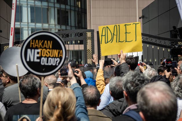 May 6, 2026, Istanbul, Istanbul, Turkey: Friends, family members, environmental activists and press workers gather outside the courthouse for the first hearing of Hakan Tosun, an environmental activist and journalist who was brutally killed in a street attack on October 10. Demonstrators demand justice, transparency in the investigation process, and accountability for all those responsible, including alleged perpetrators and those accused of covering up the crime. Protesters emphasize systemic impunity, failures in the investigation, and the broader struggle for environmental justice across Turkey. Istanbul Turkey - ZUMAt171 20260506_zip_t171_004 Copyright: xAbdullahxTepelix