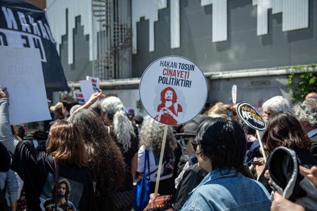 May 6, 2026, Istanbul, Istanbul, Turkey: Friends, family members, environmental activists and press workers gather outside the courthouse for the first hearing of Hakan Tosun, an environmental activist and journalist who was brutally killed in a street attack on October 10. Demonstrators demand justice, transparency in the investigation process, and accountability for all those responsible, including alleged perpetrators and those accused of covering up the crime. Protesters emphasize systemic impunity, failures in the investigation, and the broader struggle for environmental justice across Turkey. Istanbul Turkey - ZUMAt171 20260506_zip_t171_006 Copyright: xAbdullahxTepelix