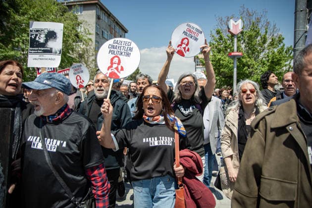 May 6, 2026, Istanbul, Istanbul, Turkey: Friends, family members, environmental activists and press workers gather outside the courthouse for the first hearing of Hakan Tosun, an environmental activist and journalist who was brutally killed in a street attack on October 10. Demonstrators demand justice, transparency in the investigation process, and accountability for all those responsible, including alleged perpetrators and those accused of covering up the crime. Protesters emphasize systemic impunity, failures in the investigation, and the broader struggle for environmental justice across Turkey. Istanbul Turkey - ZUMAt171 20260506_zip_t171_011 Copyright: xAbdullahxTepelix
