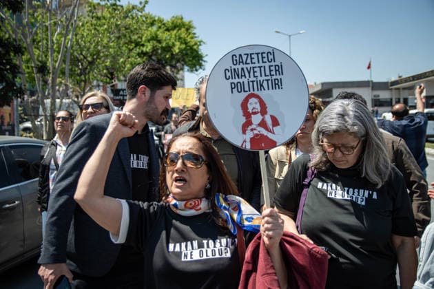 May 6, 2026, Istanbul, Istanbul, Turkey: Friends, family members, environmental activists and press workers gather outside the courthouse for the first hearing of Hakan Tosun, an environmental activist and journalist who was brutally killed in a street attack on October 10. Demonstrators demand justice, transparency in the investigation process, and accountability for all those responsible, including alleged perpetrators and those accused of covering up the crime. Protesters emphasize systemic impunity, failures in the investigation, and the broader struggle for environmental justice across Turkey. Istanbul Turkey - ZUMAt171 20260506_zip_t171_012 Copyright: xAbdullahxTepelix