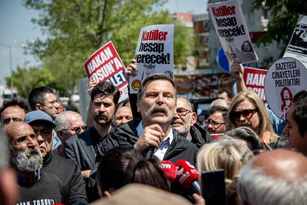 May 6, 2026, Istanbul, Istanbul, Turkey: Friends, family members, environmental activists and press workers gather outside the courthouse for the first hearing of Hakan Tosun, an environmental activist and journalist who was brutally killed in a street attack on October 10. Demonstrators demand justice, transparency in the investigation process, and accountability for all those responsible, including alleged perpetrators and those accused of covering up the crime. Protesters emphasize systemic impunity, failures in the investigation, and the broader struggle for environmental justice across Turkey. Istanbul Turkey - ZUMAt171 20260506_zip_t171_015 Copyright: xAbdullahxTepelix