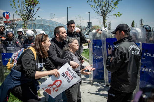 May 6, 2026, Istanbul, Istanbul, Turkey: Friends, family members, environmental activists and press workers gather outside the courthouse for the first hearing of Hakan Tosun, an environmental activist and journalist who was brutally killed in a street attack on October 10. Demonstrators demand justice, transparency in the investigation process, and accountability for all those responsible, including alleged perpetrators and those accused of covering up the crime. Protesters emphasize systemic impunity, failures in the investigation, and the broader struggle for environmental justice across Turkey. Istanbul Turkey - ZUMAt171 20260506_zip_t171_018 Copyright: xAbdullahxTepelix