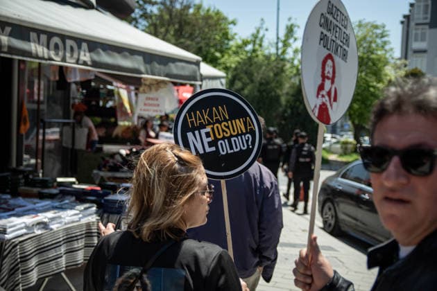 May 6, 2026, Istanbul, Istanbul, Turkey: Friends, family members, environmental activists and press workers gather outside the courthouse for the first hearing of Hakan Tosun, an environmental activist and journalist who was brutally killed in a street attack on October 10. Demonstrators demand justice, transparency in the investigation process, and accountability for all those responsible, including alleged perpetrators and those accused of covering up the crime. Protesters emphasize systemic impunity, failures in the investigation, and the broader struggle for environmental justice across Turkey. Istanbul Turkey - ZUMAt171 20260506_zip_t171_021 Copyright: xAbdullahxTepelix