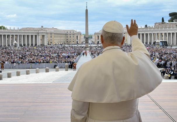 Pope Leo XIV Leads The General Audience - Vatican Pope Leo XIV attends the weekly general audience in Saint Peter’s square, Vatican on May 6, 2026. Photo by (EV) Simone Risoluti Vatican Media ABACAPRESS.COM Rome Vatican (or Holy See)  Copyright: xABACAx