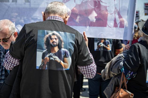 May 6, 2026, Istanbul, Istanbul, Turkey: Friends, family members, environmental activists and press workers gather outside the courthouse for the first hearing of Hakan Tosun, an environmental activist and journalist who was brutally killed in a street attack on October 10. Demonstrators demand justice, transparency in the investigation process, and accountability for all those responsible, including alleged perpetrators and those accused of covering up the crime. Protesters emphasize systemic impunity, failures in the investigation, and the broader struggle for environmental justice across Turkey. Istanbul Turkey - ZUMAt171 20260506_zip_t171_026 Copyright: xAbdullahxTepelix