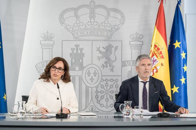 The Government reports on the follow-up meeting to attend the WHO request to receive the MV Hondius in the Canary Islands The Minister of Health, Mónica García, and the Minister of the Interior, Fernando Grande Marlaska, during a press conference, at the Moncloa Complex, on May 6, 2026, in Madrid Spain The Ministers appear to report on the follow-up meeting to address the WHOs request to the Government of Spain, following the hantavirus infections, to receive the vessel MV Hondius in the Canary Islands, in compliance with international law and humanitarian spirit 06 MAY 2026 HANTAVIRUS CANARY ISLANDS WHO CONTAGIOUS RISK RAT Diego Radamé Madrid Madrid Madrid Spain Copyright: xDiegoxRadamà sx 7503166