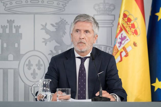 The Government reports on the follow-up meeting to address the WHO request to host the MV Hondius in the Canary Islands The Minister of the Interior, Fernando Grande Marlaska, during a press conference, at the Moncloa Complex, on May 6, 2026, in Madrid Spain Ministers appear to report on the follow-up meeting to address the WHO request to the Government of Spain, following the hantavirus infections, to receive the vessel MV Hondius in the Canary Islands, in compliance with international law and humanitarian spirit 06 MAY 2026 HANTAVIRUS CANARY ISLANDS WHO CONTAGIO RIESGO RATA Diego Radamé Madrid Madrid Madrid Spain  Copyright: xDiegoxRadamÃ sx 7503171