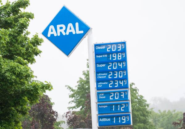 Petrol prices on 06 05 2026 The price board of a petrol station with current fuel prices for diesel, Super E10, Super and Super Plus Symbolic image on the topic of rising petrol and diesel prices in connection with international energy price developments and geopolitical tensions in Iran and the Middle East Copyright: MarcoxBader