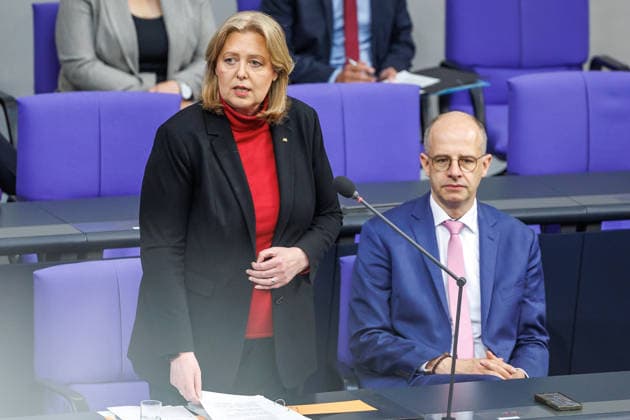 Questioning of the Federal Government in the Bundestag Baerbel Bas SPD , Federal Minister for Labor and Social Affairs, at the questioning of the Federal Government in the German Bundestag on 06 05 26 in Berlin Berlin Berlin Germany Bundestag