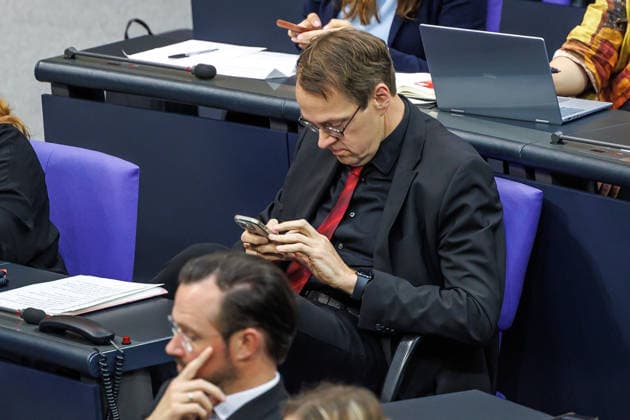 Questioning of the Federal Government in the Bundestag Sören Pellmann Die Linke at the questioning of the Federal Government in the German Bundestag on 06 05 26 in Berlin Berlin Berlin Germany Bundestag