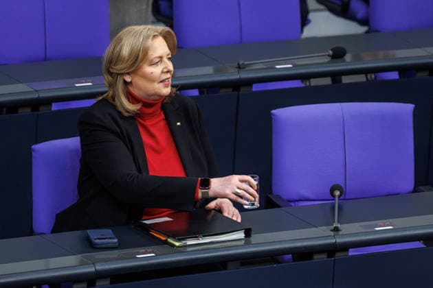 Questioning of the Federal Government in the Bundestag Baerbel Bas SPD , Federal Minister for Labor and Social Affairs, at the questioning of the Federal Government in the German Bundestag on 06 05 26 in Berlin Berlin Berlin Germany Bundestag