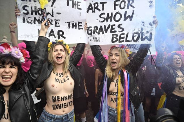 61st Biennale Of Venice - International Art Exposition Pussy Riot protest at Russian Pavilion Venice, Italy 61st Biennale Of Venice - International Art Exposition Pussy Riot protest at Russian Pavilion Venice, Italy 6th May 2026 SGPItalia id 134745_001 * Not Exclusive  Copyright: xMAXxMONTINGELLI SGPx
