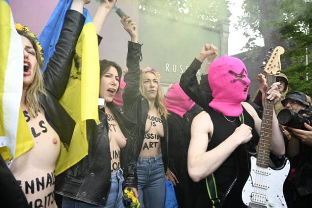 61st Biennale Of Venice - International Art Exposition Pussy Riot protest at Russian Pavilion Venice, Italy 61st Biennale Of Venice - International Art Exposition Pussy Riot protest at Russian Pavilion Venice, Italy 6th May 2026 SGPItalia id 134745_001 * Not Exclusive  Copyright: xMAXxMONTINGELLI SGPx
