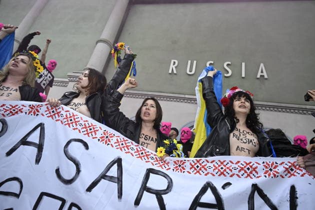 61st Biennale Of Venice - International Art Exposition Pussy Riot protest at Russian Pavilion Venice, Italy 61st Biennale Of Venice - International Art Exposition Pussy Riot protest at Russian Pavilion Venice, Italy 6th May 2026 SGPItalia id 134745_001 * Not Exclusive  Copyright: xMAXxMONTINGELLI SGPx