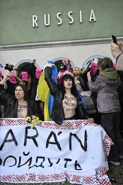 61st Biennale Of Venice - International Art Exposition Pussy Riot protest at Russian Pavilion Venice, Italy 61st Biennale Of Venice - International Art Exposition Pussy Riot protest at Russian Pavilion Venice, Italy 6th May 2026 SGPItalia id 134745_001 * Not Exclusive  Copyright: xMAXxMONTINGELLI SGPx