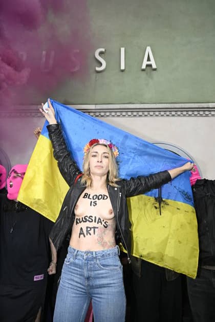 61st Biennale Of Venice - International Art Exposition Pussy Riot protest at Russian Pavilion Venice, Italy 61st Biennale Of Venice - International Art Exposition Pussy Riot protest at Russian Pavilion Venice, Italy 6th May 2026 SGPItalia id 134745_001 * Not Exclusive  Copyright: xMAXxMONTINGELLI SGPx