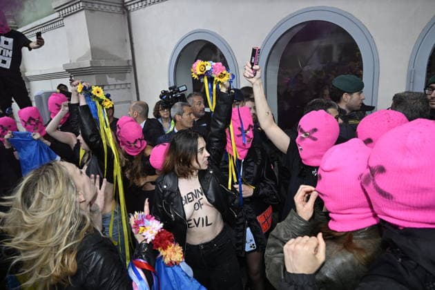 61st Biennale Of Venice - International Art Exposition Pussy Riot protest at Russian Pavilion Venice, Italy 61st Biennale Of Venice - International Art Exposition Pussy Riot protest at Russian Pavilion Venice, Italy 6th May 2026 SGPItalia id 134745_001 * Not Exclusive  Copyright: xMAXxMONTINGELLI SGPx