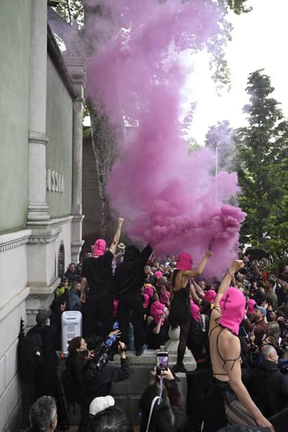 61st Biennale Of Venice - International Art Exposition Pussy Riot protest at Russian Pavilion Venice, Italy 61st Biennale Of Venice - International Art Exposition Pussy Riot protest at Russian Pavilion Venice, Italy 6th May 2026 SGPItalia id 134745_001 * Not Exclusive  Copyright: xMAXxMONTINGELLI SGPx